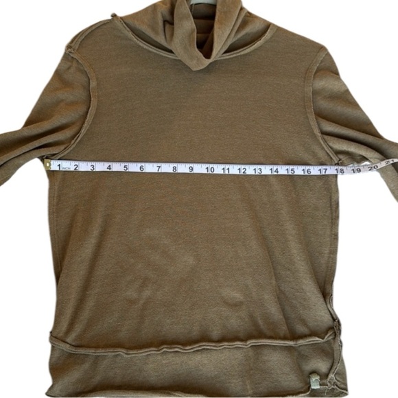 Free People x We The Free Army Green Exposed Seam Turtleneck Size Medium - Picture 5 of 7